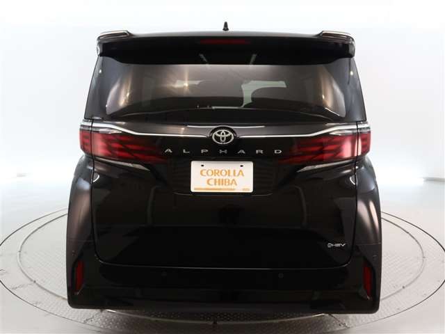 Toyota Alphard 4