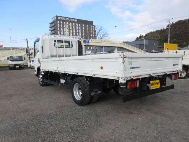 Isuzu Elf 3