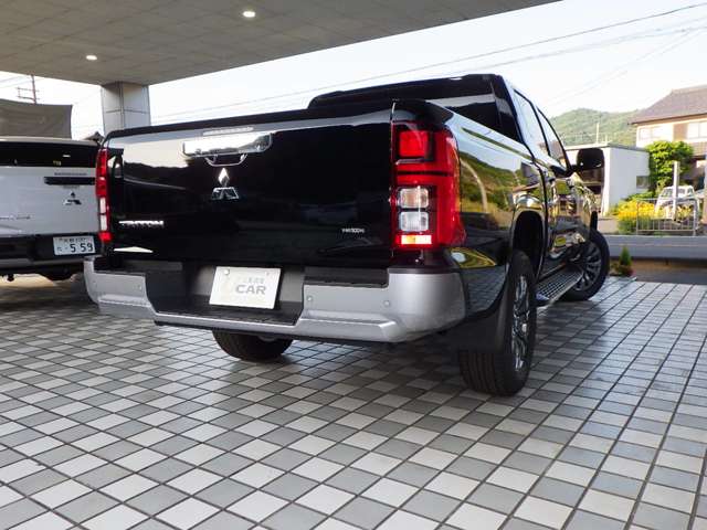 Mitsubishi Triton 4