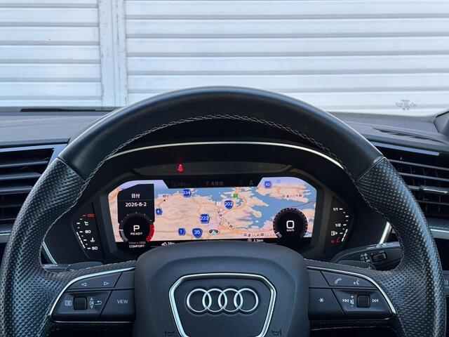 Audi Q3 12