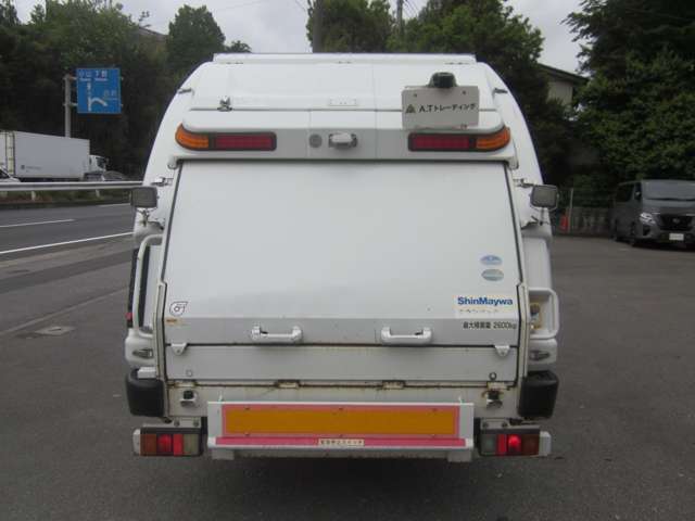 Isuzu Elf 6