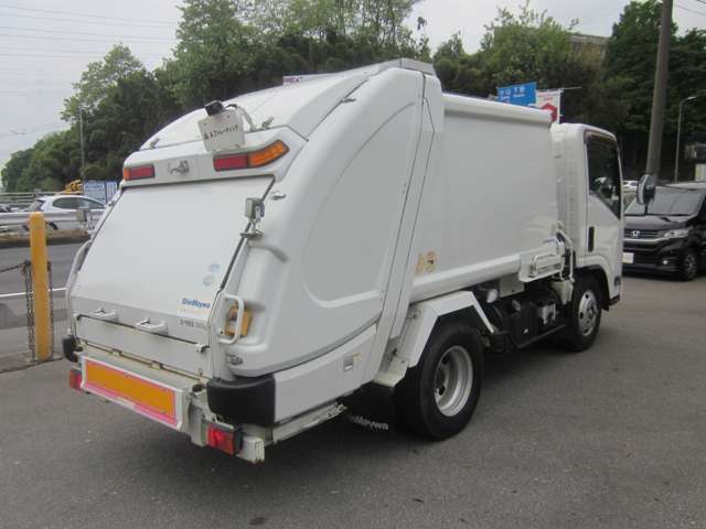 Isuzu Elf 7
