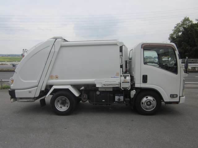 Isuzu Elf 8