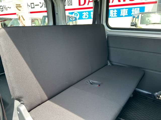 Daihatsu Hijet Cargo 12