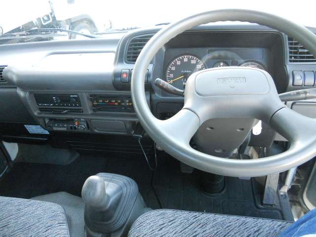 Isuzu Elf 10