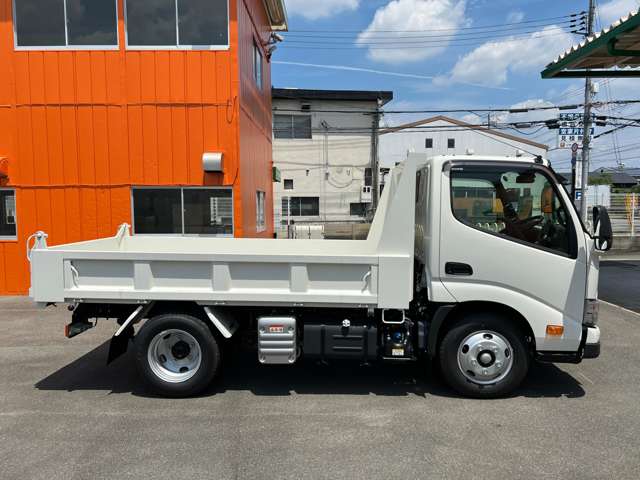 Hino Dutro 9