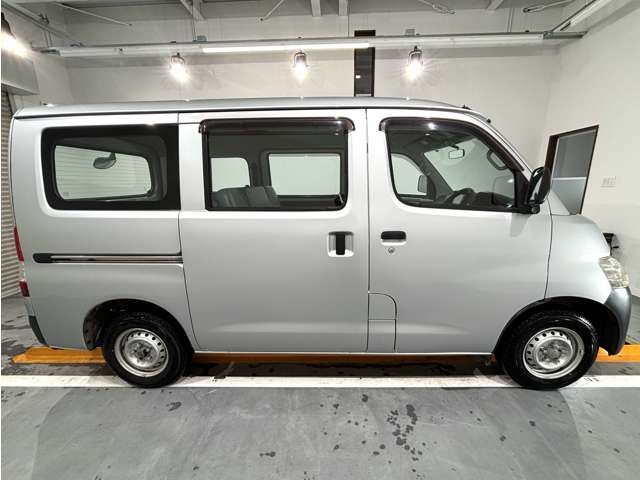 Toyota Light Ace Van 9
