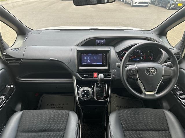 Toyota Voxy 2