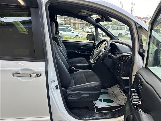Toyota Voxy 3
