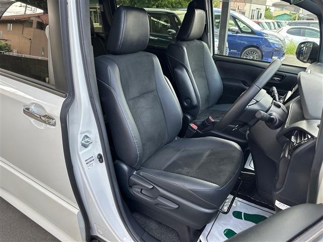 Toyota Voxy 4