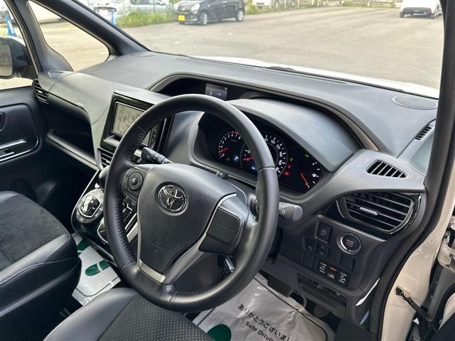 Toyota Voxy 5