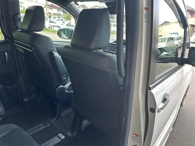 Toyota Voxy 6