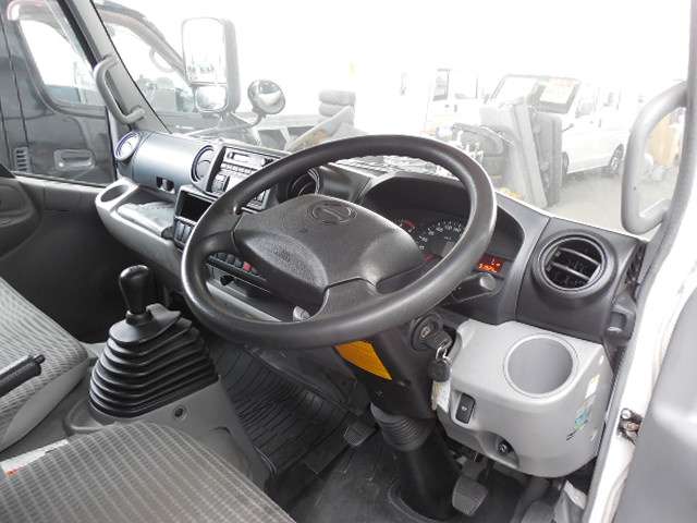 Hino Dutro 9