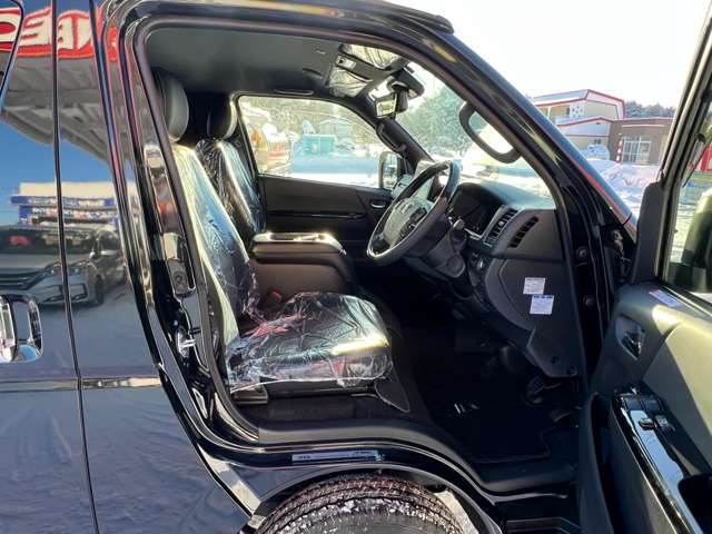 Toyota Hiace Van 11