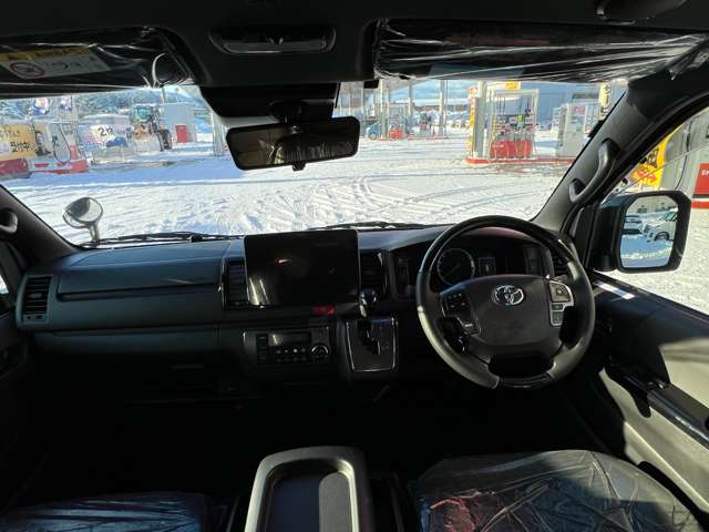 Toyota Hiace Van 3