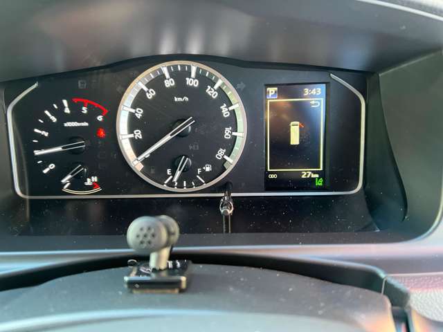 Toyota Hiace Van 4