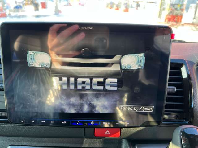 Toyota Hiace Van 5