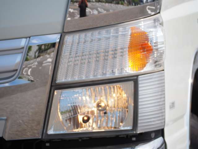 Mitsubishi Fuso Canter 9