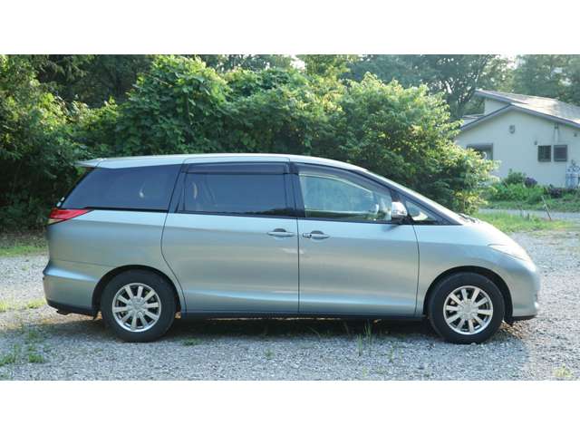 Toyota Estima 4