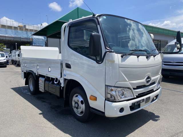 Hino Dutro 3