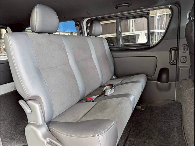 Toyota Hiace Van 12