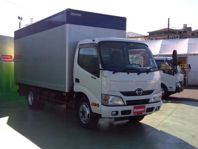 Hino Dutro 3