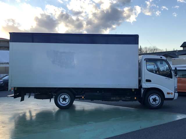 Hino Dutro 4