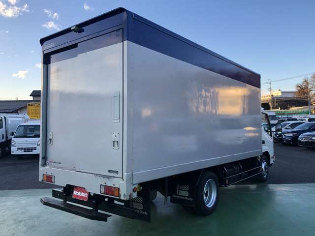 Hino Dutro 8