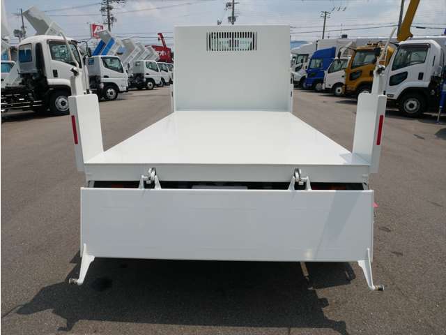 Mitsubishi Fuso Canter 9