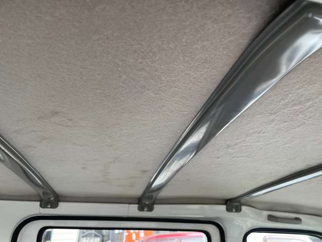Daihatsu Hijet Cargo 11