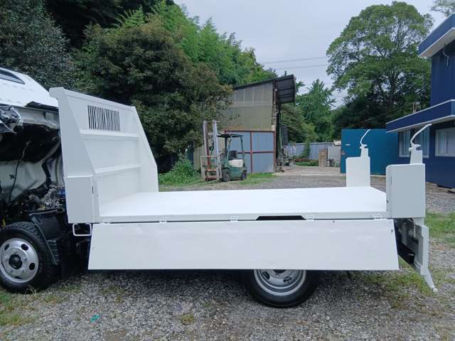 Mitsubishi Fuso Canter 9