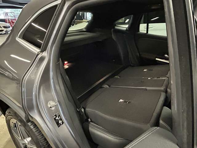 Mercedes-Benz GLA-Class 12
