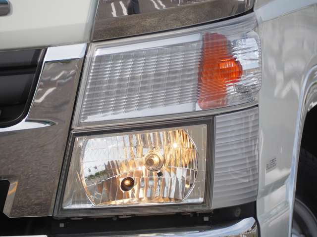 Mitsubishi Fuso Canter 9