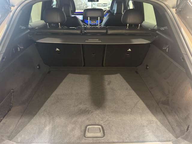 Mercedes-Benz EQE SUV 11
