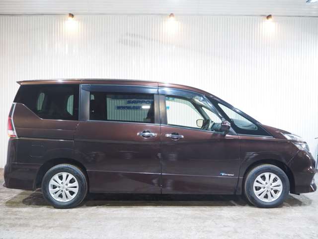 Nissan Serena 11