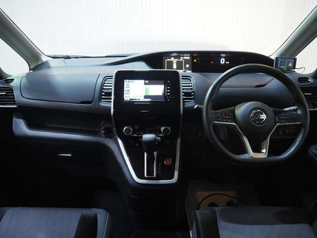 Nissan Serena 5
