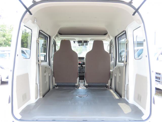 Nissan NV100 Clipper 11