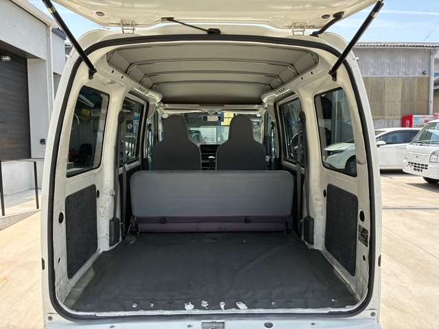 Daihatsu Hijet Cargo 11