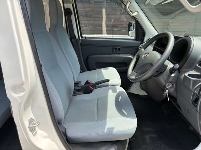 Daihatsu Hijet Cargo 12