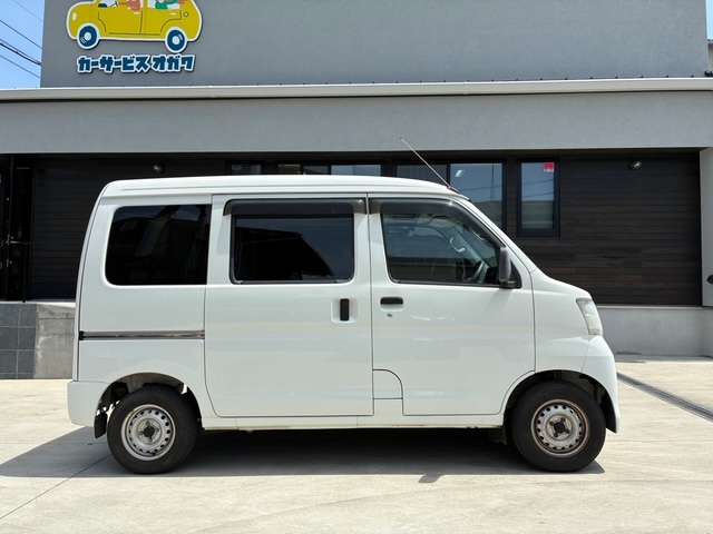 Daihatsu Hijet Cargo 6