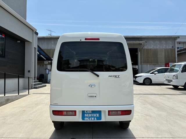 Daihatsu Hijet Cargo 8
