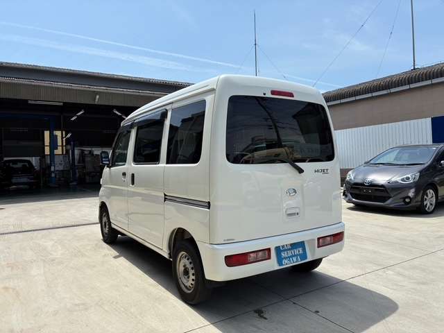 Daihatsu Hijet Cargo 10
