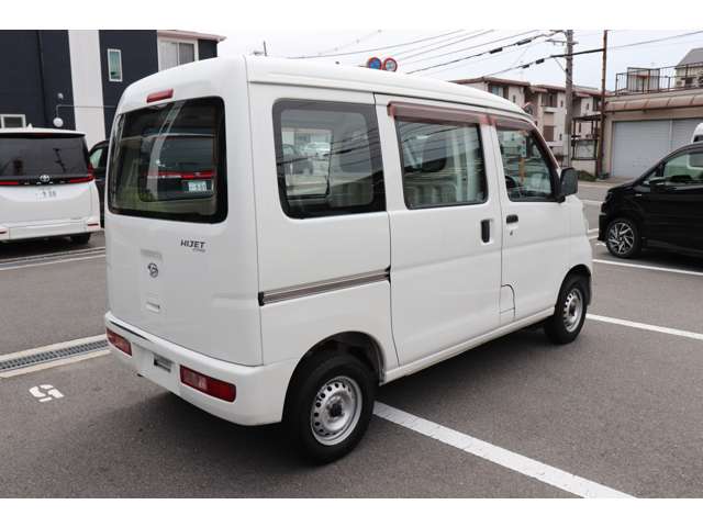 Daihatsu Hijet Cargo 5
