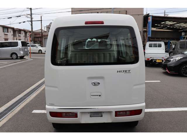 Daihatsu Hijet Cargo 6