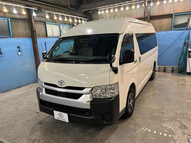 Toyota Hiace Commuter 12