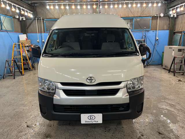Toyota Hiace Commuter 2
