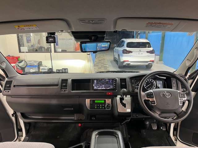 Toyota Hiace Commuter 4