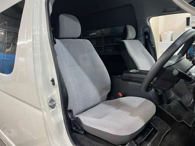Toyota Hiace Commuter 7