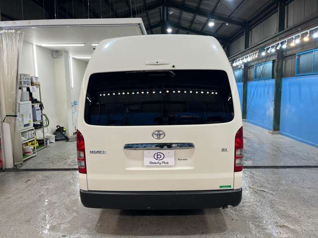 Toyota Hiace Commuter 8