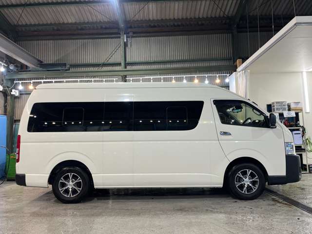 Toyota Hiace Commuter 9